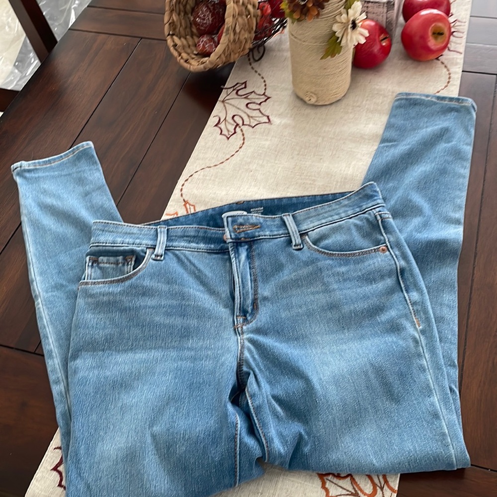 Old navy size 6 rockstar super skinny 24/7 jeans light wash